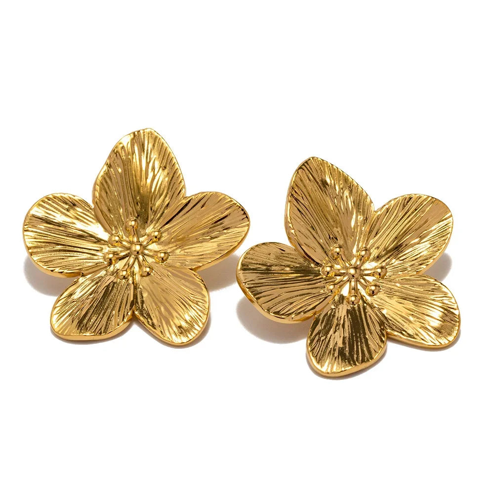 CHLOE FLORAL GOLD STUDS EARRINGS